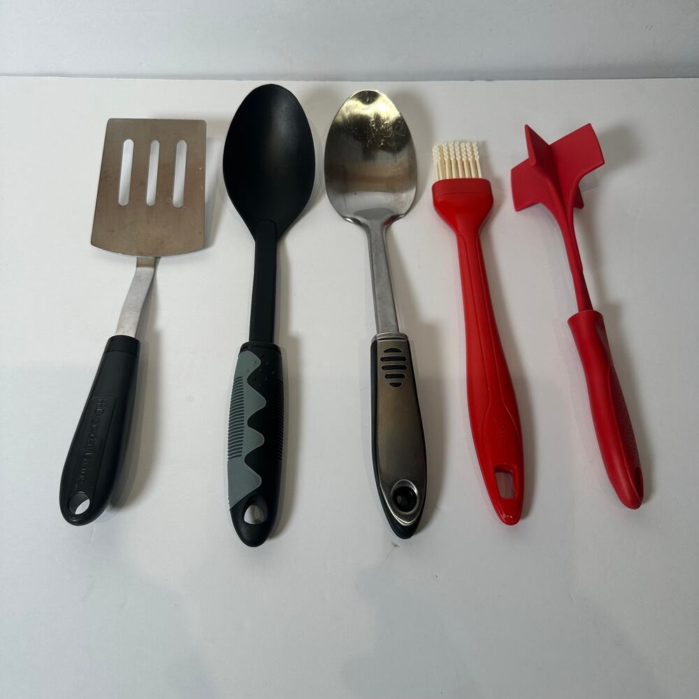 Set of 5 Kitchen Utensils Spatula Spoons Baster Brush Masher Black Red